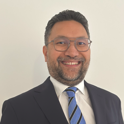 Dustin Isaacs Headshot cropped resized